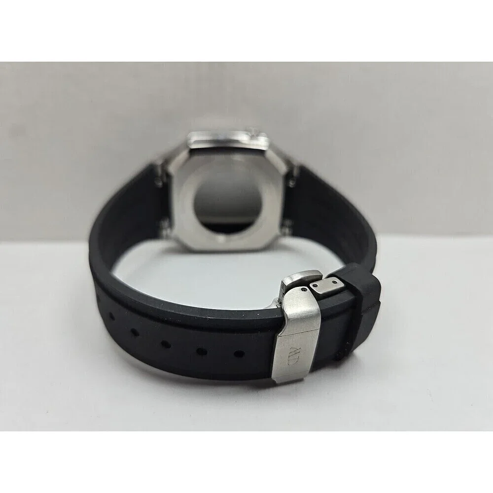 Daniel Wellington case exterior